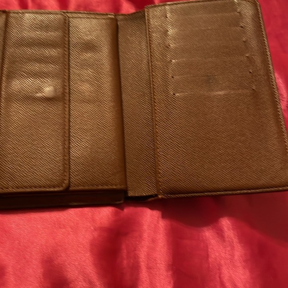 Louis Vuitton Paris Made In France  Has Rubbing On All The Corners - Picture 6 of 10